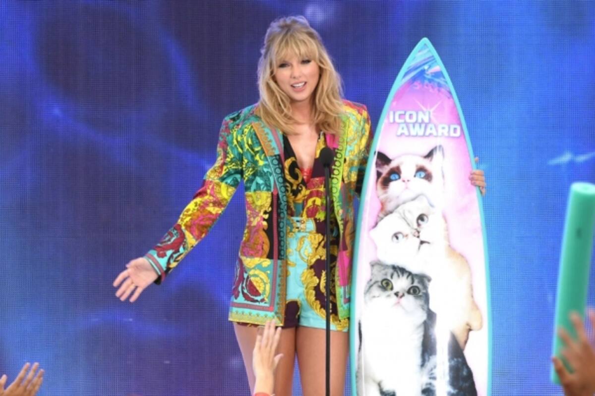 Taylor Swift es un ícono en los Teen Choice Awards