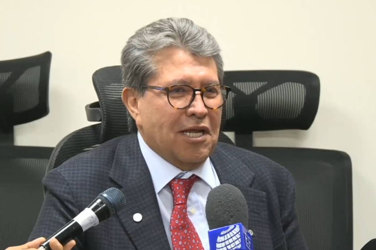 “No va a pasar (...) yo no votaría a favor a pesar de ser de un compañero mio” así responde Monreal tras iniciativa de Ley Anti-Stickers