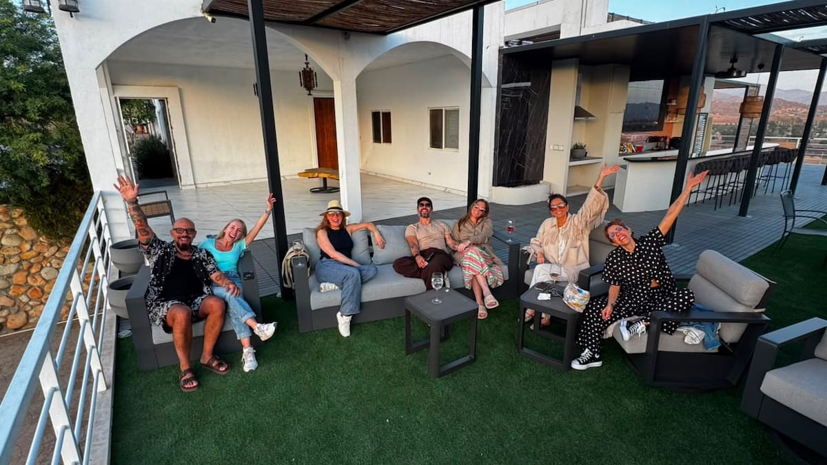 Integrantes de Kabah y compañeros artistas de música POP festejan a Daniela Magun en Hacienda Montero. Foto: Cortesía.