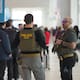 ICE permitirá usar IA en centros de detención para facilitar arrestos y operaciones, mientras mantiene pagos de un dólar diario a personas migrantes detenidas, una decisión que busca reducir costos para contratistas pero no mejora sus condiciones de encierro