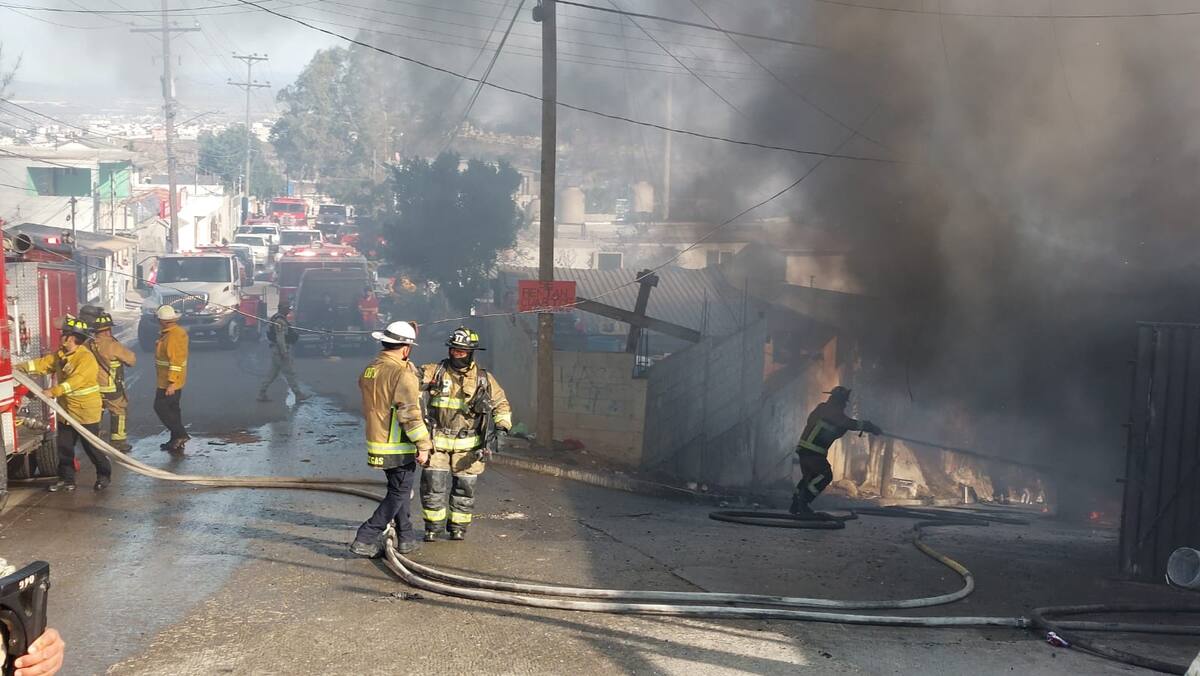 El incendio afectó varias viviendas ubicadas sobre la calle De Las Rosas.