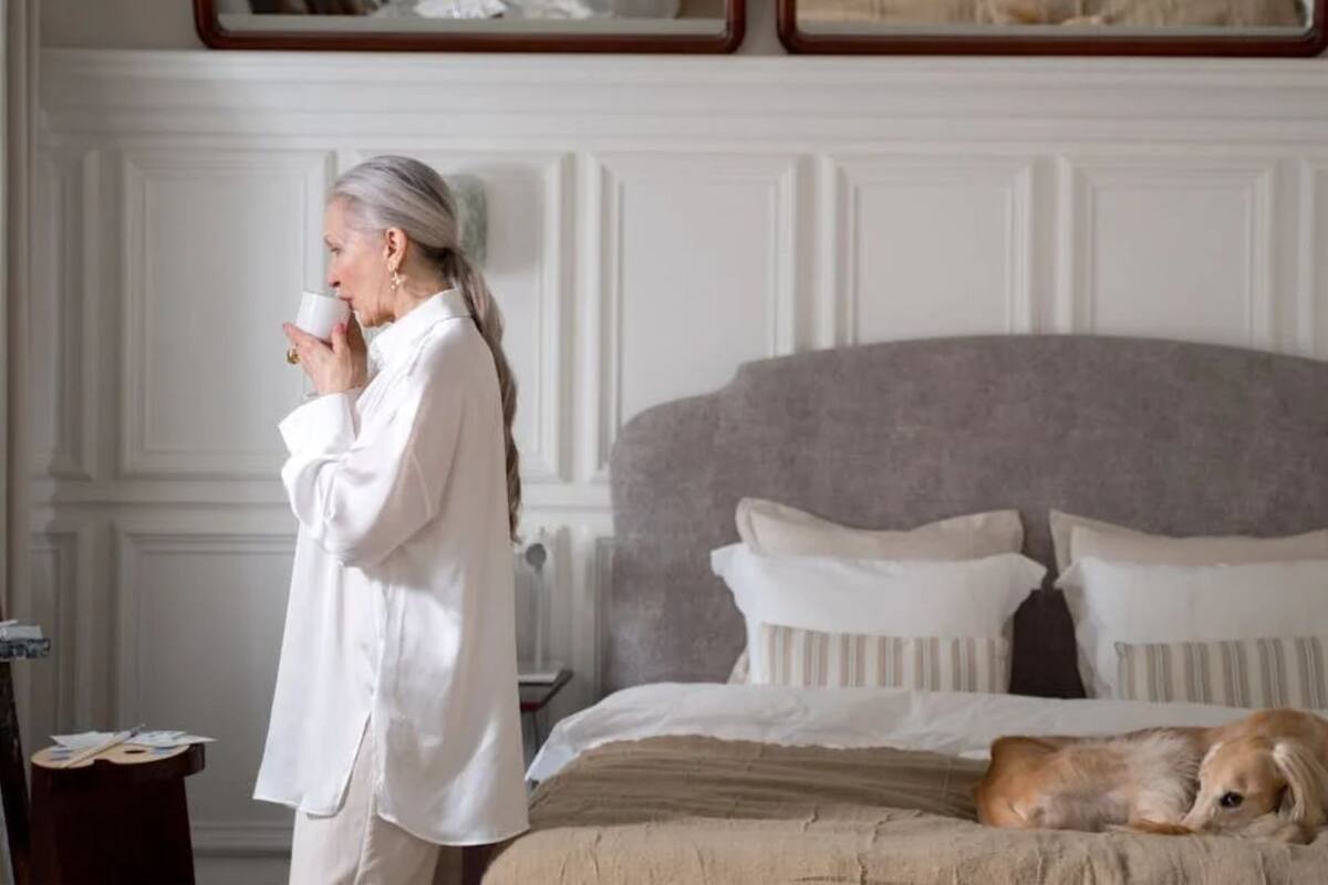 Ventajas y desventajas de compartir la cama con tus mascotas, según los veterinarios