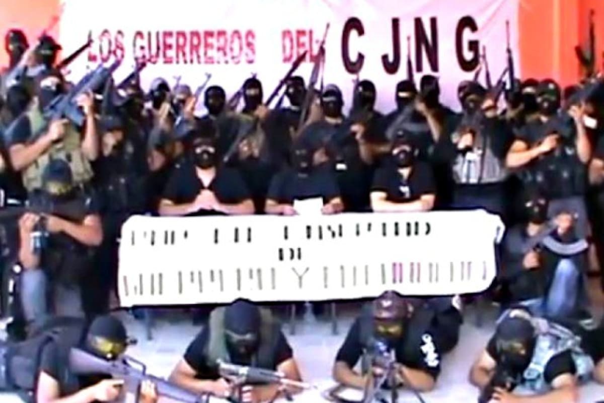 El aterrador video donde presunto sicario del CJNG se come el corazón de una víctima