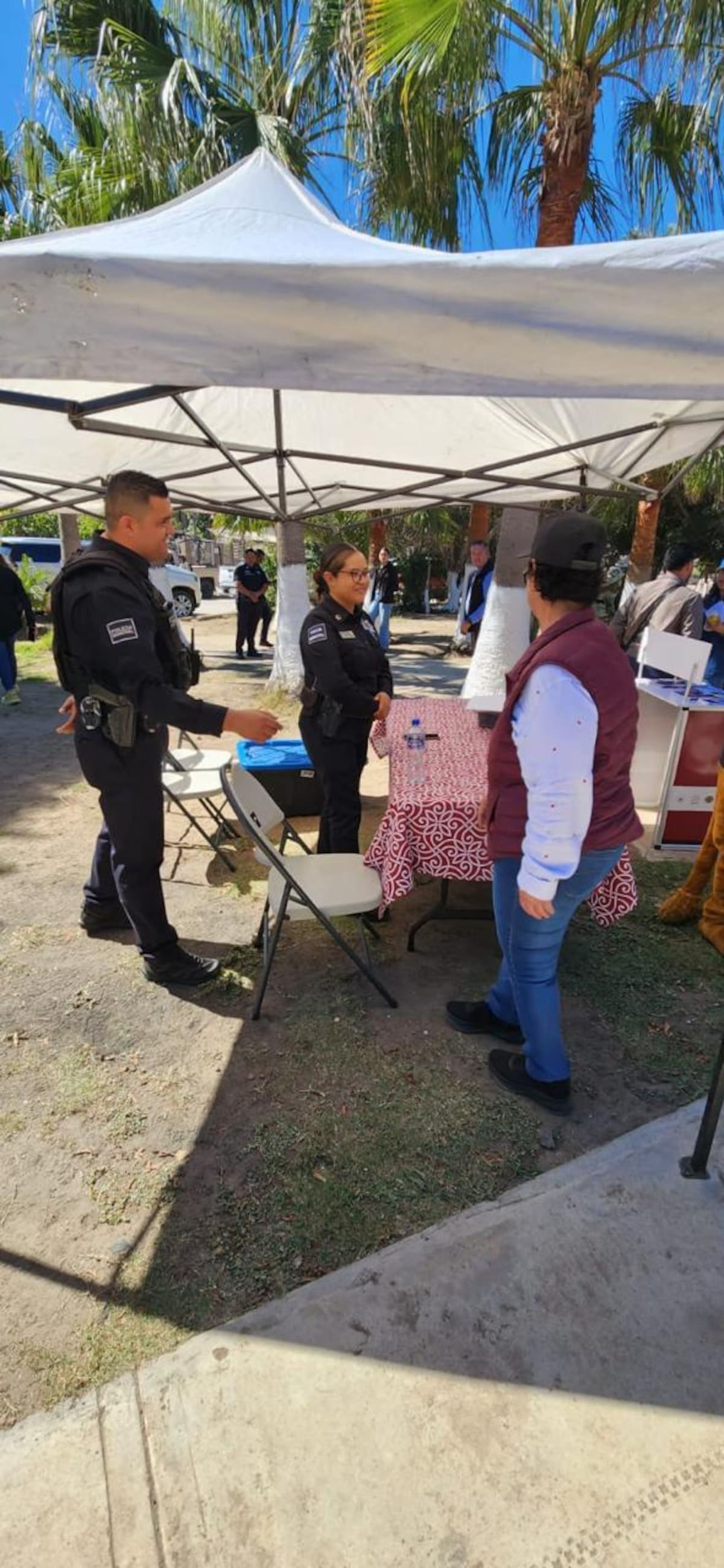 Habitantes de Santa Anita reclamaron la entrega de una clínica y acordaron conformar una asociación civil para coordinar su uso y cuidado. Foto : Cortesía