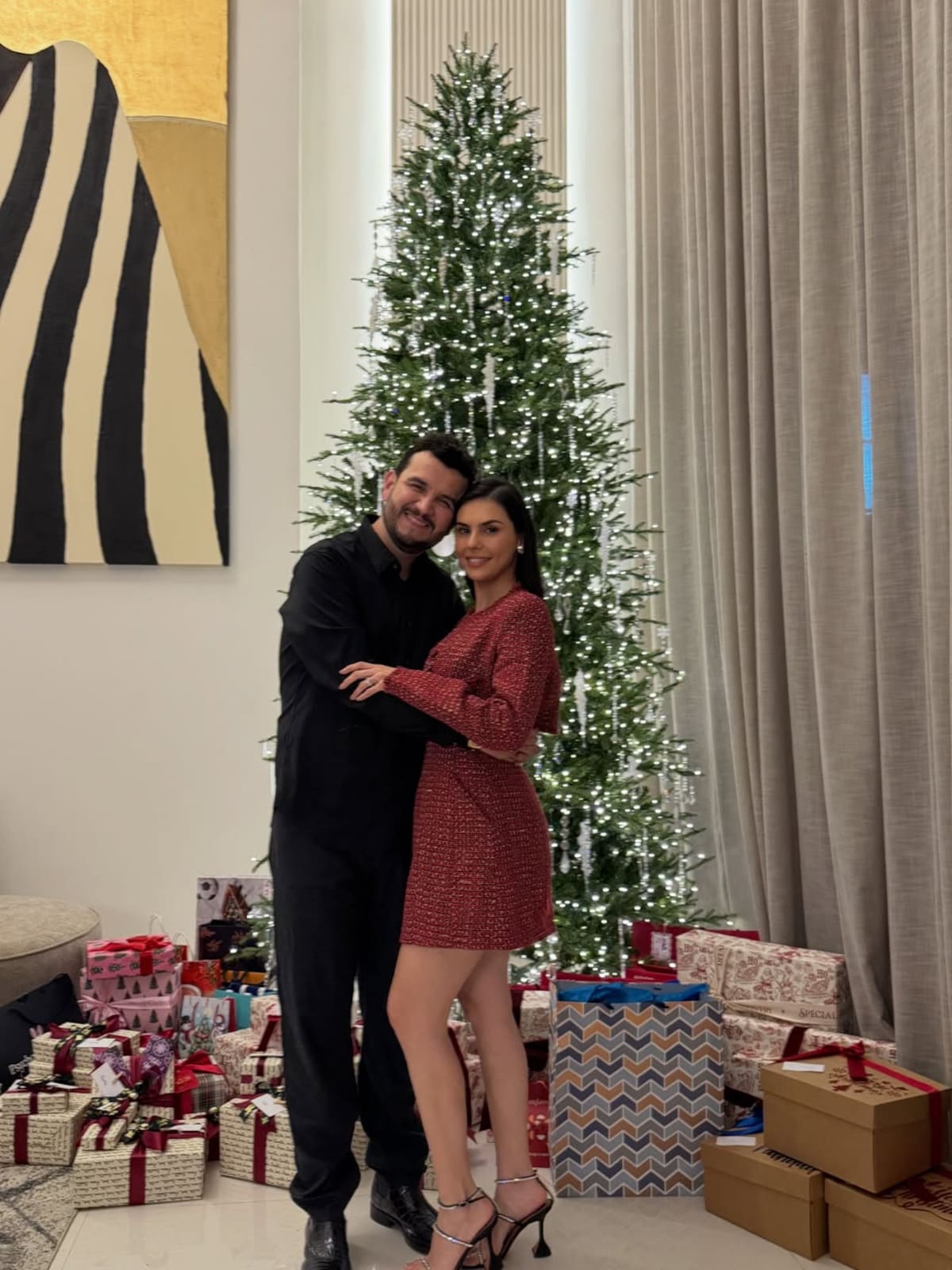 Eden Muñoz y Paloma Llanez muy amorosos en Navidad.