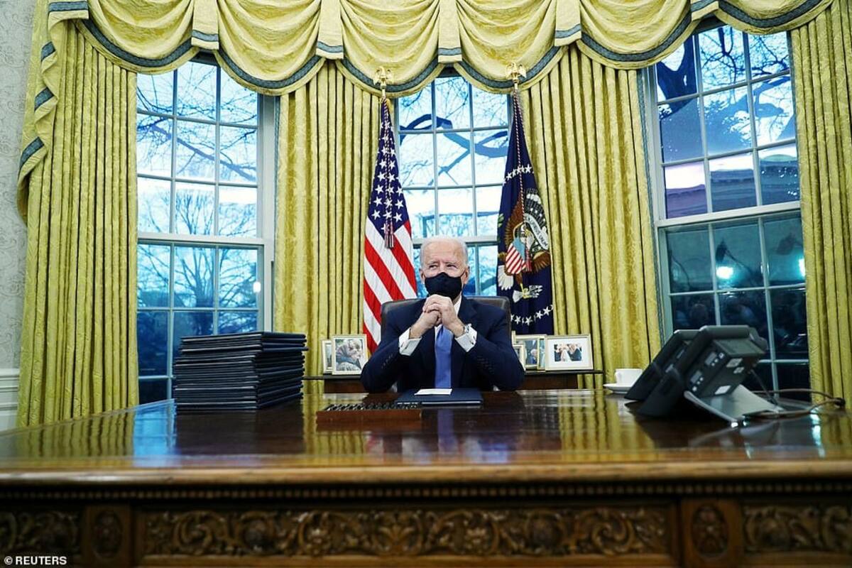 Biden firmó dos decretos; aumentar ayuda alimentaria, y reforzar apoyos sociales a trabajadores federales