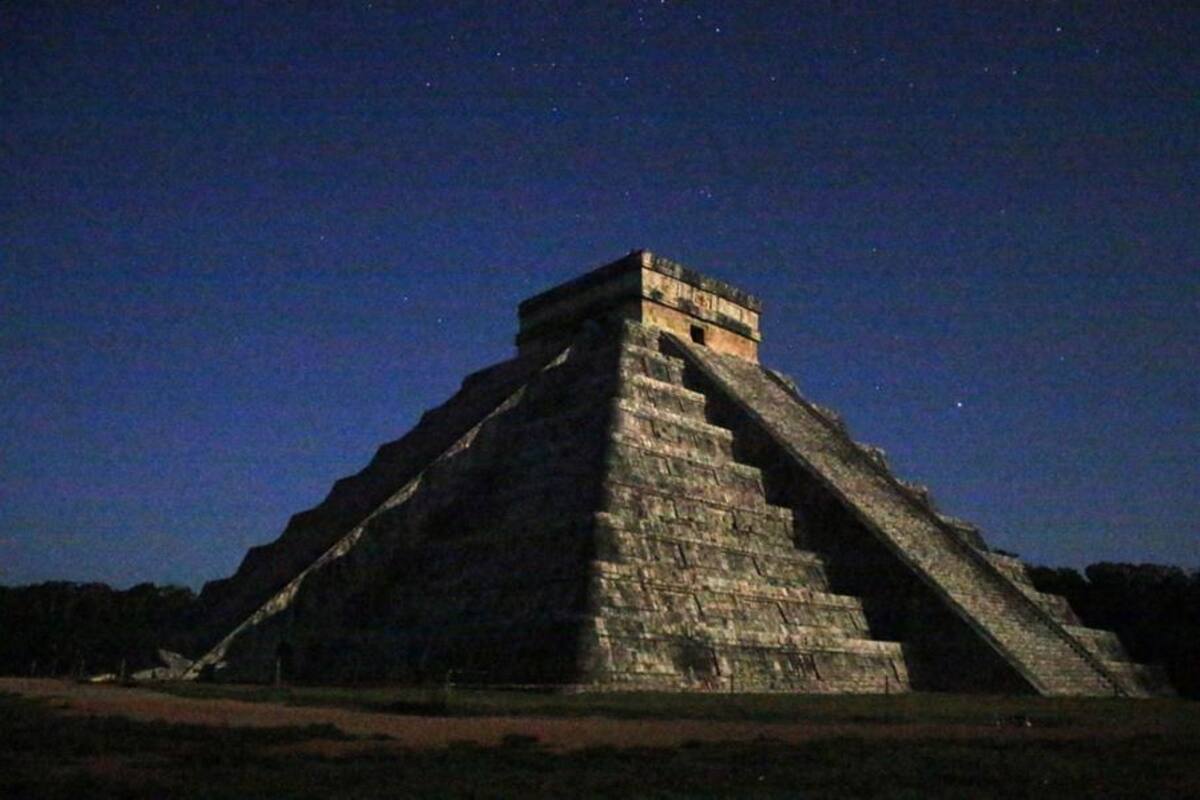 Serpiente Lunar llega esplendorosa al Castillo de Chichén Itzá