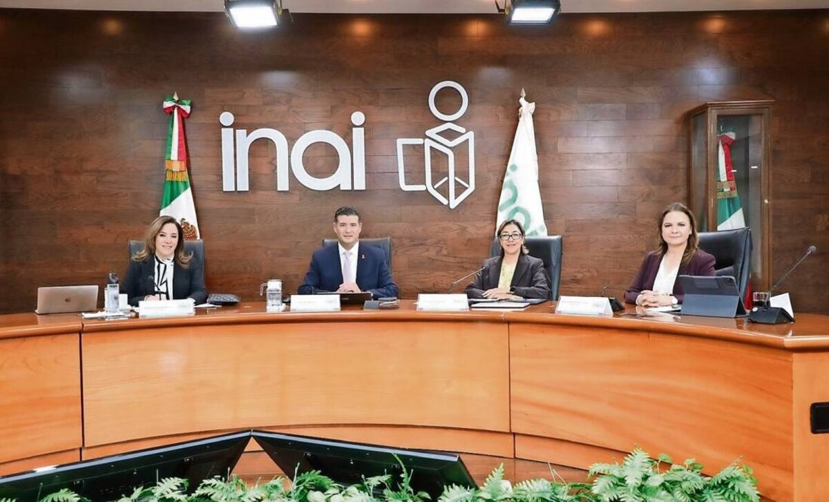 Trabajadores del INAI en una foto de archivo. / El Universal.