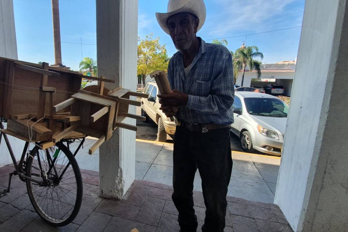 Navojoa: Pedalea don Miguel vendiendo sus productos