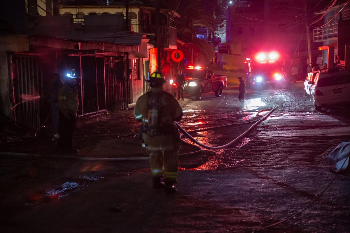 Adulto mayor pierde la vida en incendio en Camino Verde