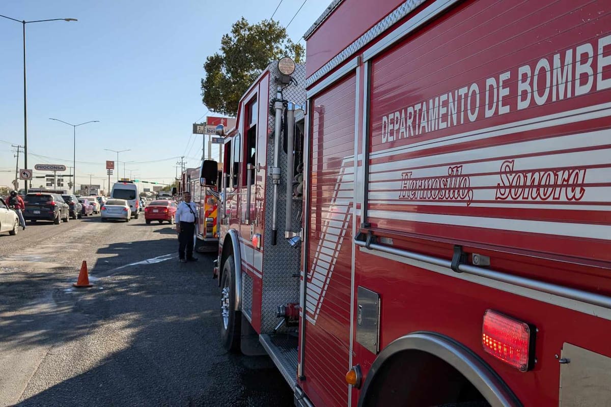 Fuego arrasa casa en el Norte de Hermosillo; bomberos han logrado controlar el incendio