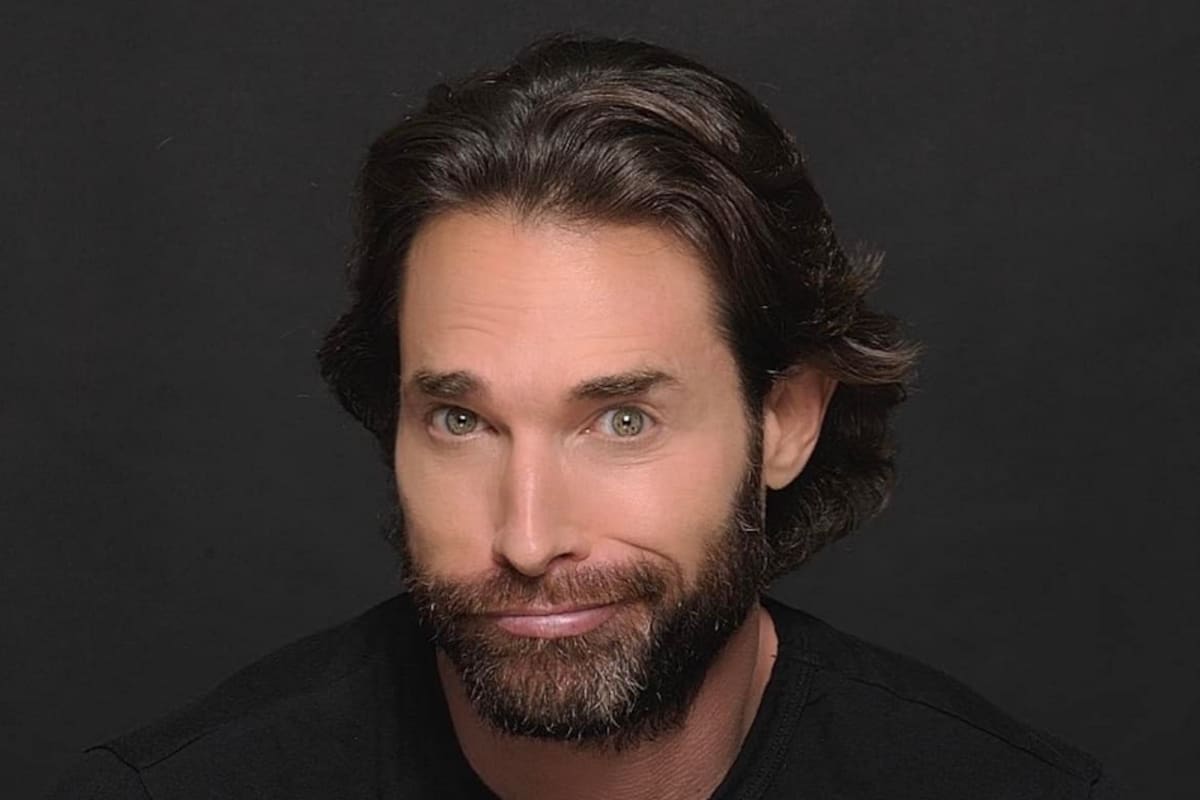 Sebastián Rulli habla sobre fotos al desnudo y cómo enfrenta su llegada a los 50