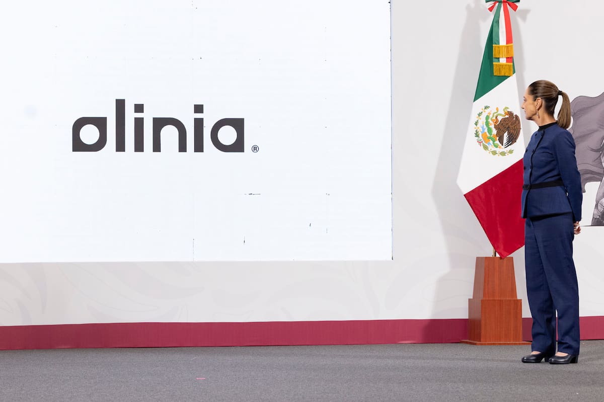 La doctora Claudia Sheinbaum Pardo, presidenta Constitucional de los Estados Unidos Mexicanos en conferencia de prensa matutina, “Conferencia del Pueblo”, en el Salón Tesorería de Palacio Nacional. Proyecto “Olinia” | Foto: Presidencia
