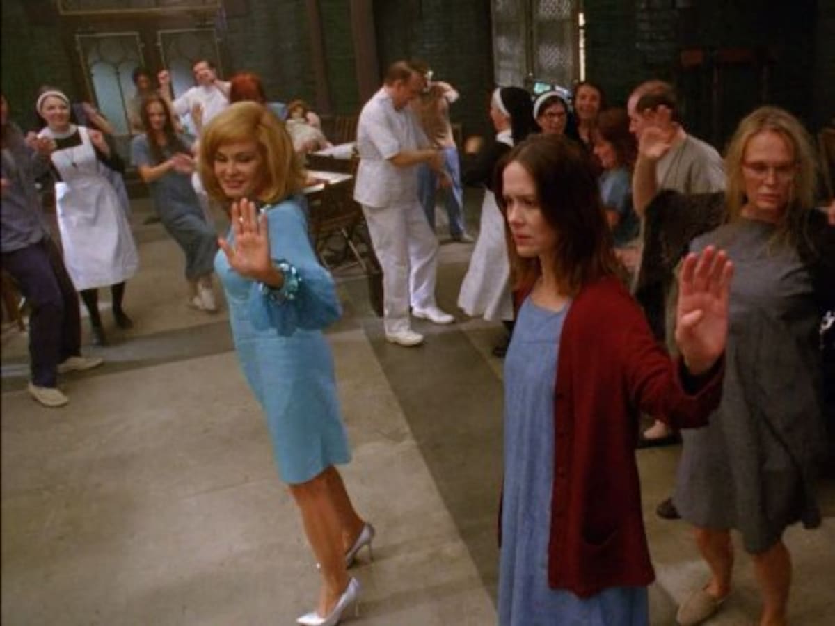 The Name Game’ (Temporada 2: Asylum, Episodio 10)