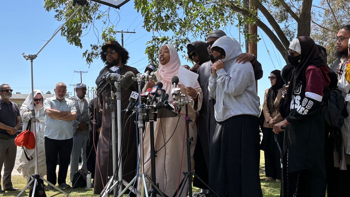Familiares y líderes de la comunidad islámica recordaron a Amin Abdullah, guardia de seguridad que murió durante el ataque armado en una mezquita de San Diego, al señalarlo como un héroe por proteger a personas que se encontraban en el lugar. Foto: Ana Gómez Salcido