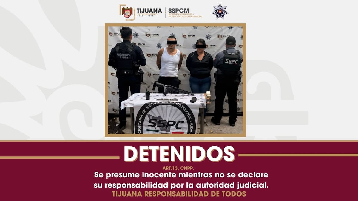 El arma fue localizada dentro de un Honda Accord en la colonia Anexa 20 de Noviembre. Foto. Cortesía