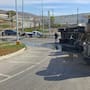 Vuelca tráiler cargado con carne congelada sobre carretera Tijuana-Ensenada