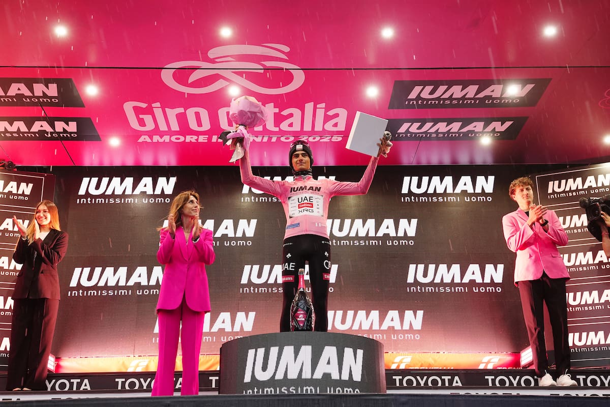 El mexicano Isaac del Toro logra mantener la Maglia Rosa en el Giro de Italia