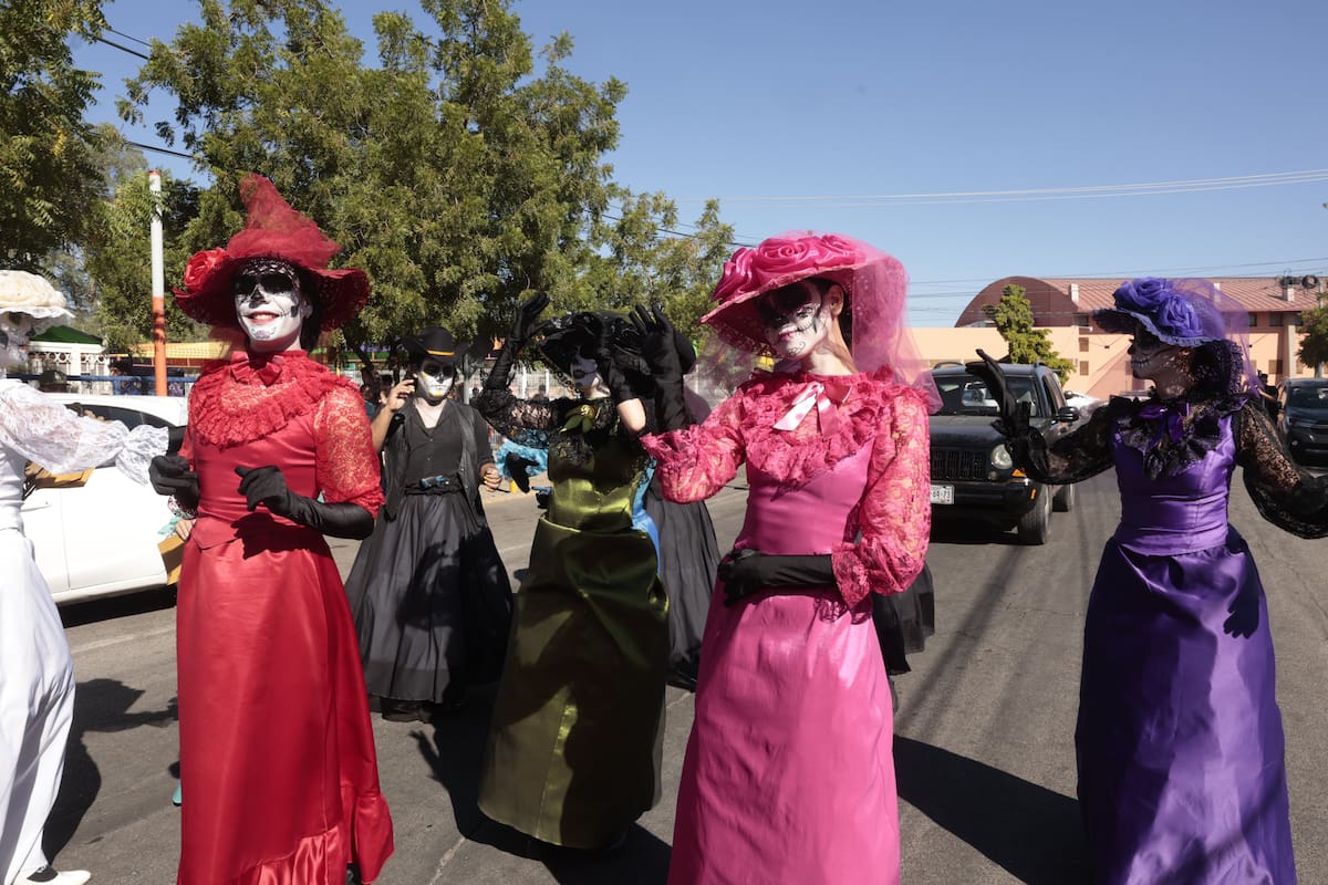 Los estudiantes realizan con esmero la preparación de esta procesión.