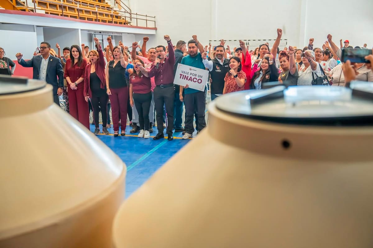 Entregan tinacos a familias de la Zona Este de Tijuana para enfrentar problemas en el suministro de agua