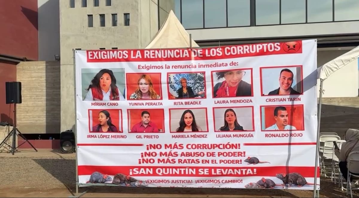 Manifestantes tomaron cajas de recaudación y entregaron un pliego petitorio por presunto mal manejo de recursos y falta de servicios básicos. Foto: Cortesía