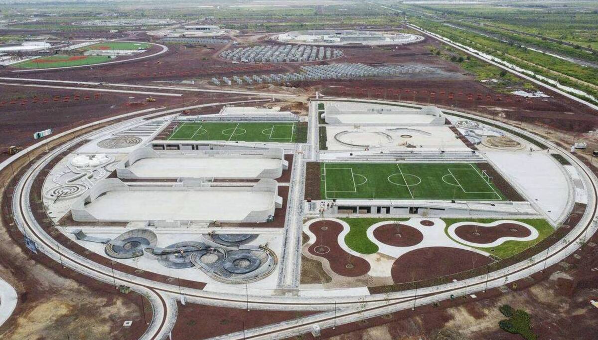 Este parque ofrecerá zonas de reserva biocultural, humedales artificiales, un vivero de 10 hectáreas, infraestructura deportiva y cultural, y lagunas limpias y conservadas, todo diseñado para fomentar la recreación y la conservación ambiental.