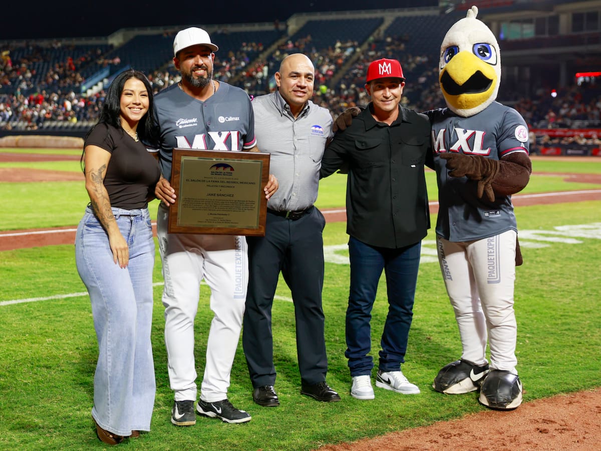 El lanzador Jake Sánchez fue reconocido por el Salón de la Fama del Béisbol Mexicano tras establecer un récord en la Liga Mexicana del Pacífico con 135 salvamentos. Foto: Juan J. Morales.