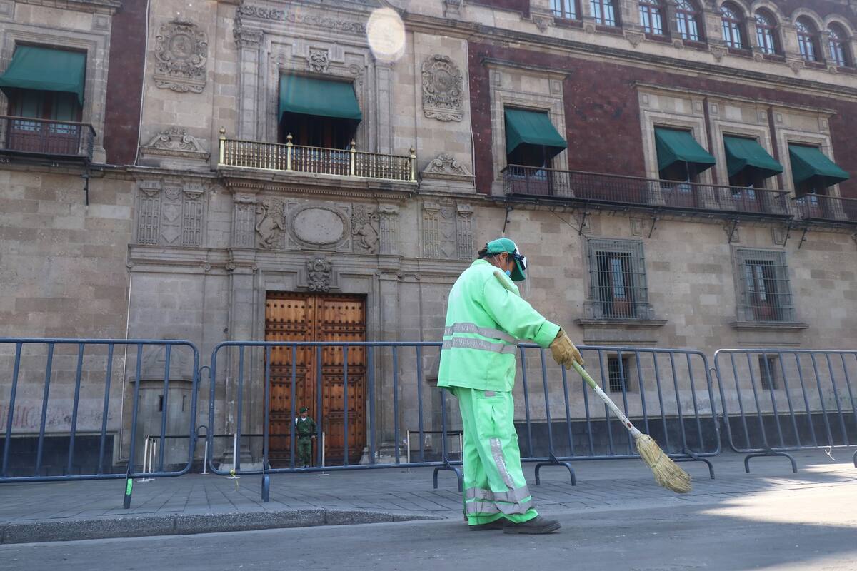 Como medida de prevención por COVID-19, cercan Palacio Nacional