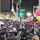 Afición celebra en la avenida Revolución el triunfo de México sobre Ecuador