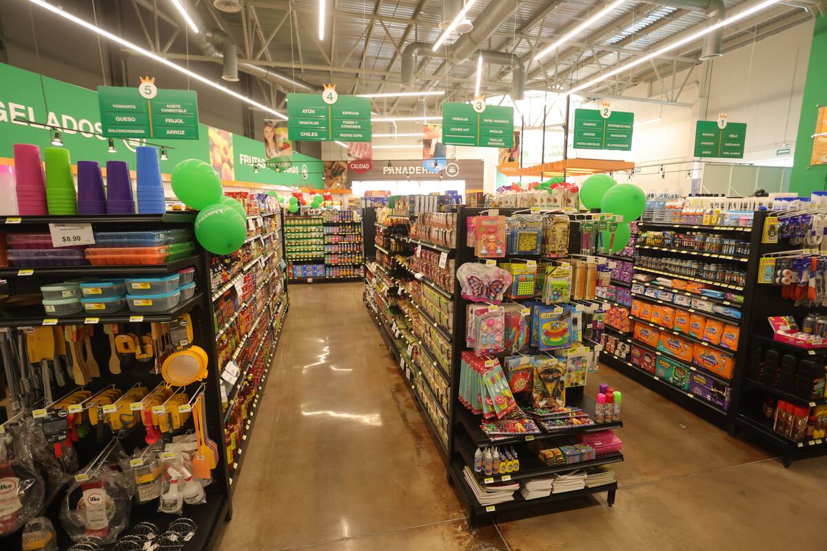 La tienda abrió sus puertas desde hace algunos días y este viernes se realizó la inauguración con el corte de listón, así como la bendición del lugar a cargo del padre de la parroquia Santa Elena, Benjamín Amaya. Foto: Especial