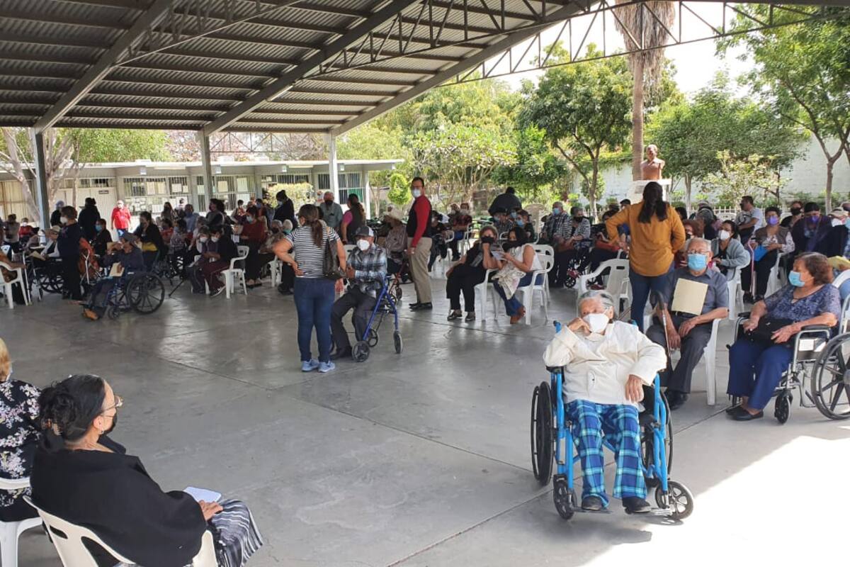 Vacunan en casco urbano de Navojoa