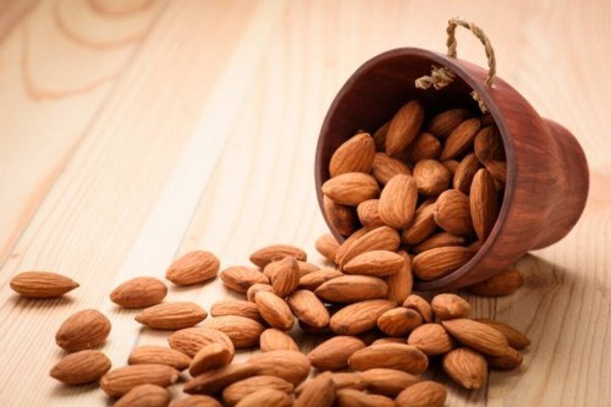 Comer almendras y nueces ayuda a reducir el colesterol