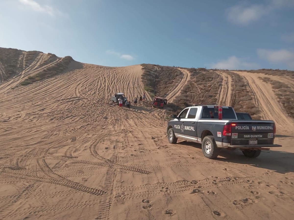 Dos mujeres resultaron lesionadas tras un accidente en las dunas de Playa La Bocana. Un adolescente de 17 años fue señalado como presunto responsable.
Fotos: Cortesía.