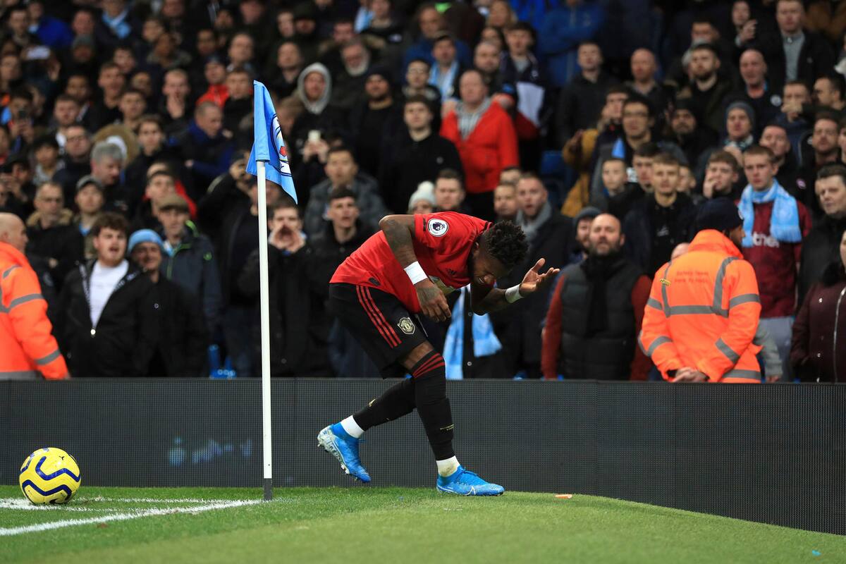 Detienen a hombre por actos racistas en el Derbi de Manchester