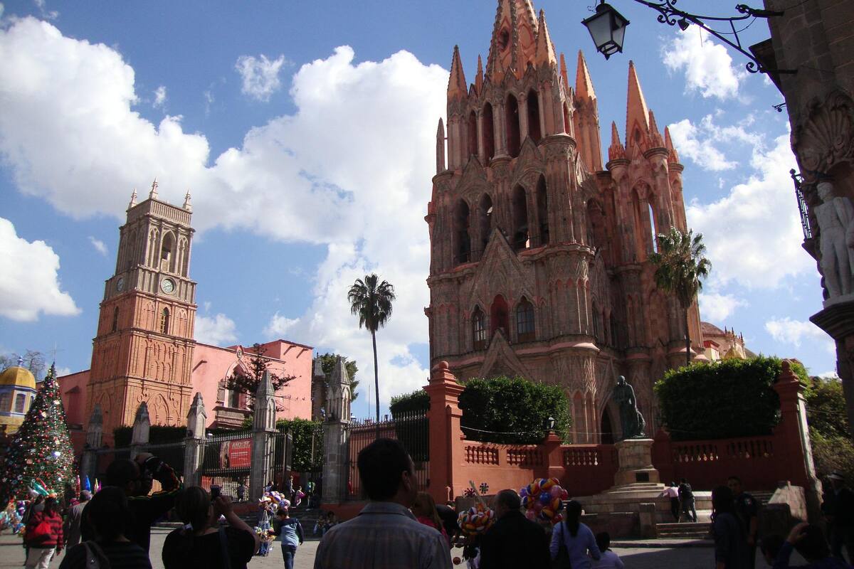Por "feas" y "prietas" alcalde de San Miguel de Allende no deja vender a mujeres comerciantes