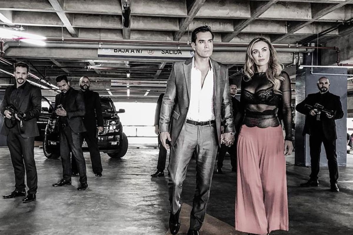 David Zepeda le roba beso a Aracely Arámbula