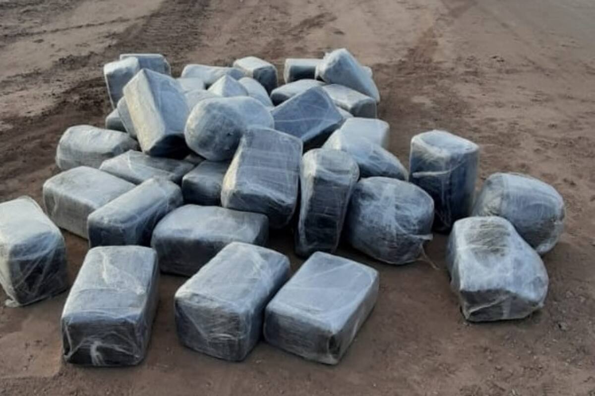 Escapan narcotraficantes, dejan media tonelada de marihuana en el Valle