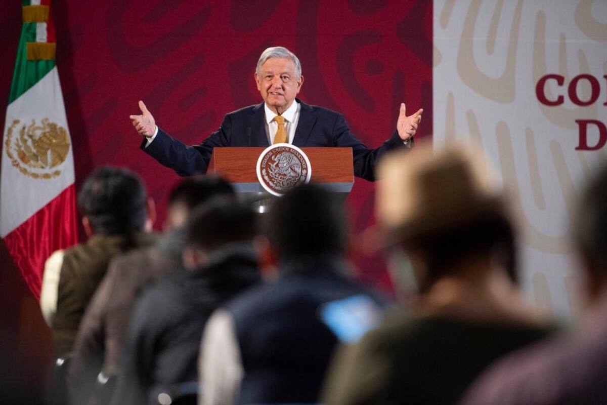Convoca AMLO a ‘abrazos y besos’ en el Zócalo al acabar emergencia