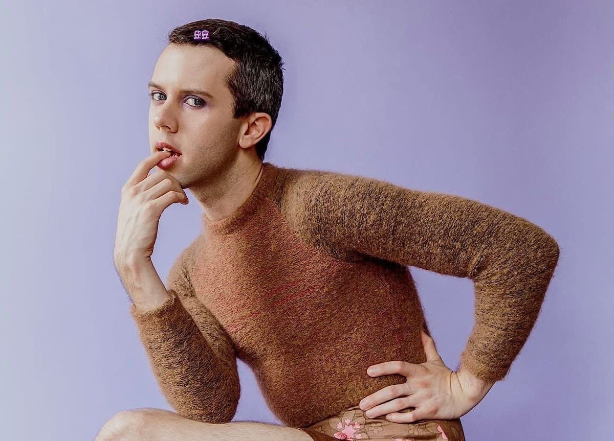 Cole Escola | Cuenta de X: @hardboiledpomp