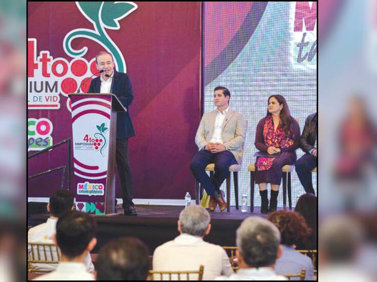 Gobernador impulsa la producción de uva en Sonora