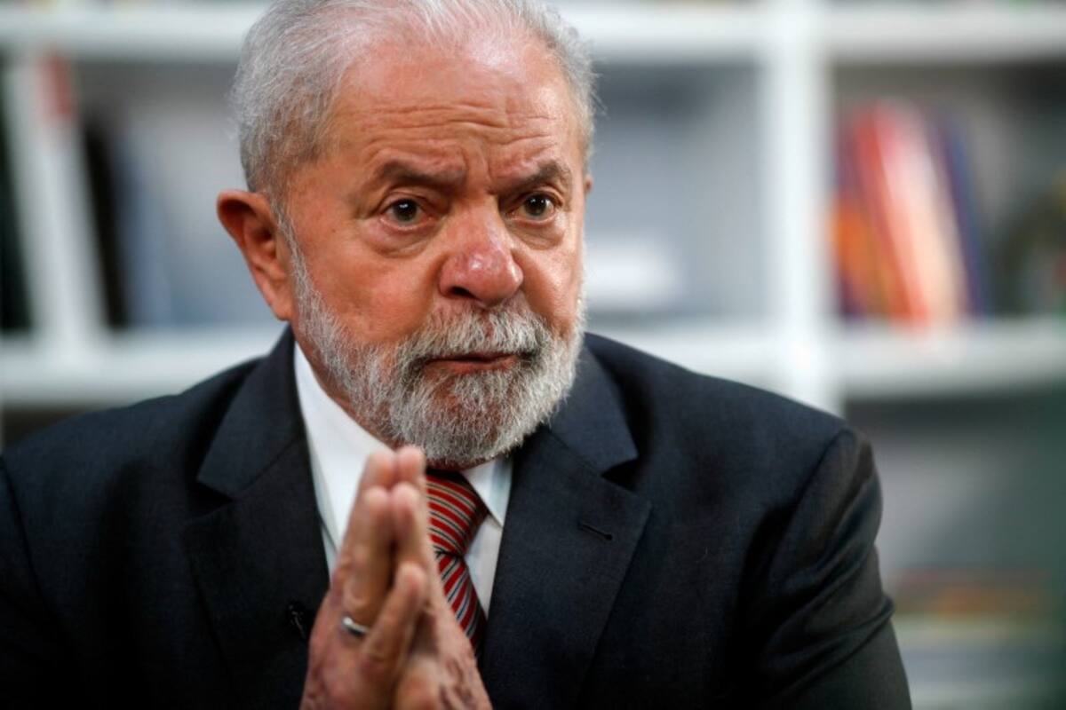 FOTO DE ARCHIVO: El presidente brasileño Luiz Inácio Lula da Silva gesticula durante una entrevista con Reuters en Sao Paulo, Brasil, el 17 de diciembre de 2021. REUTERS/Amanda Perobelli/Foto de archivo