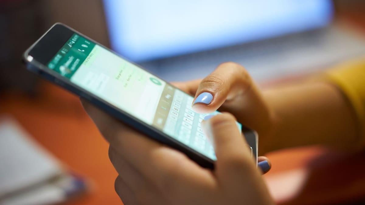 WhatsApp permite cambiar de número sin perder tus contactos si utilizas la herramienta oficial de la aplicación y completas el proceso de verificación
