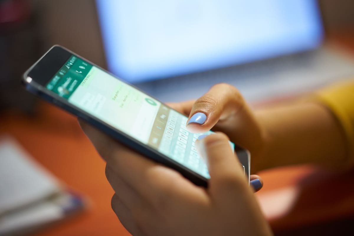 WhatsApp permite cambiar de número sin perder tus contactos si utilizas la herramienta oficial de la aplicación y completas el proceso de verificación