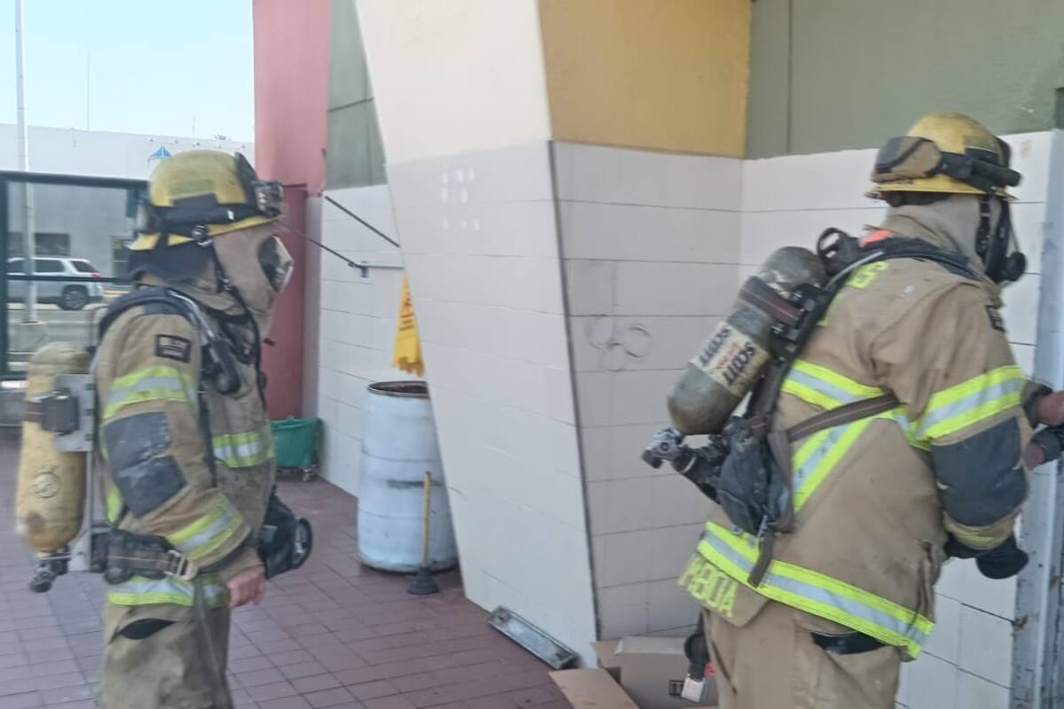 Se incendia negocio de comida en calzada Justo Sierra