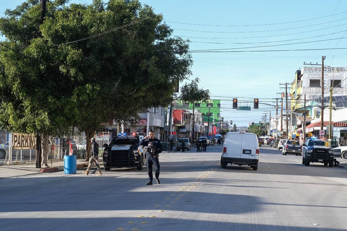 Se enfrenta policía municipal a sicarios