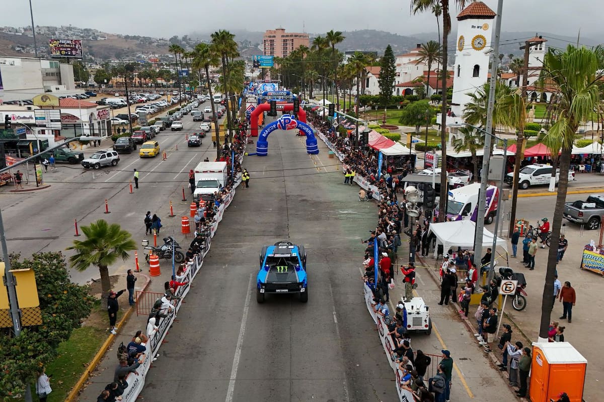 Cierran calles por la Baja 400 en Ensenada
