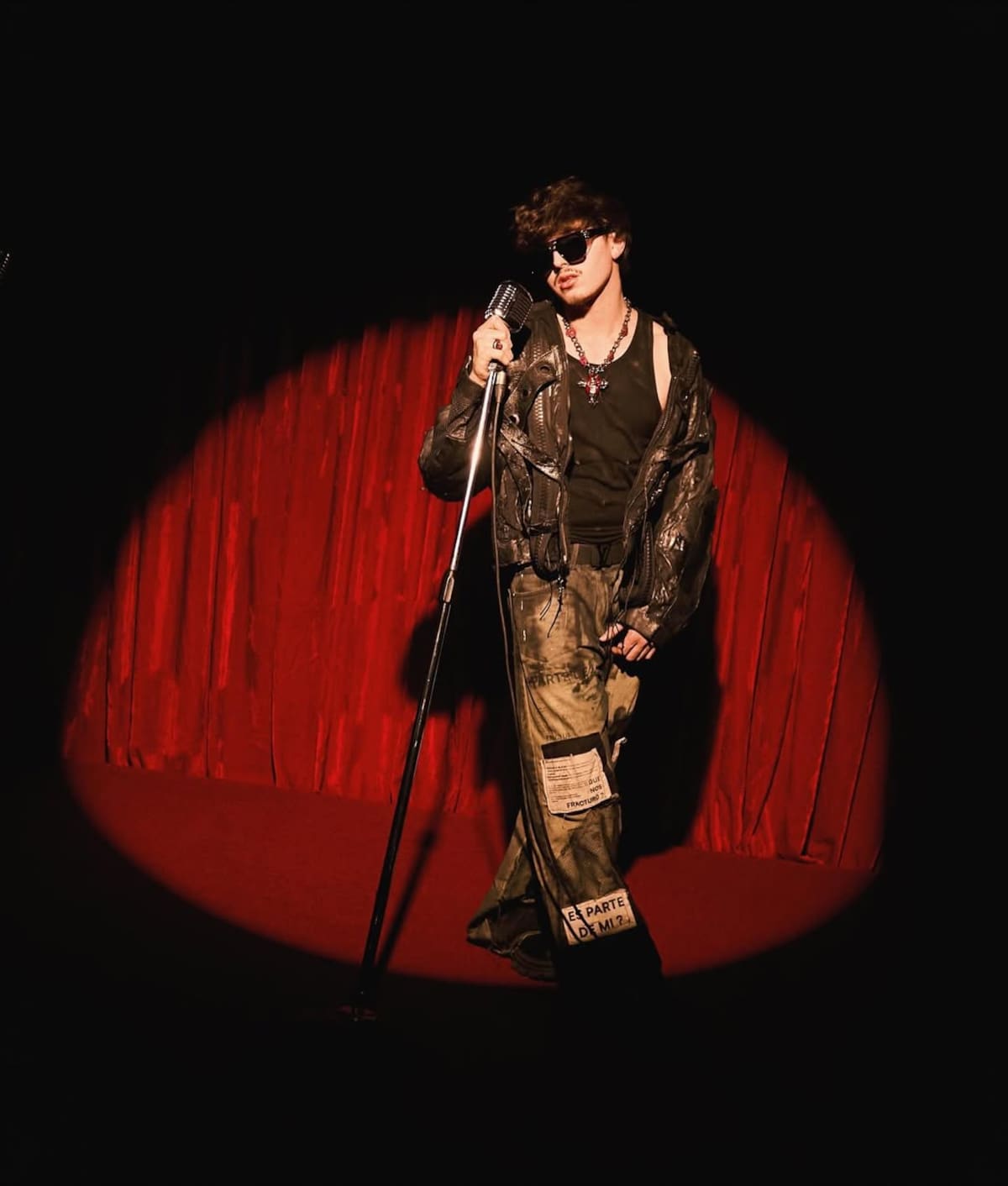 El intérprete de “Perlas negras” y “Lady Gaga” se presentará en el Audiorama El Trompo para promocionar su álbum “Ya no se llevan serenatas”, que superó 21 millones de reproducciones en Spotify tras su lanzamiento en 2025. Foto: Cortesía