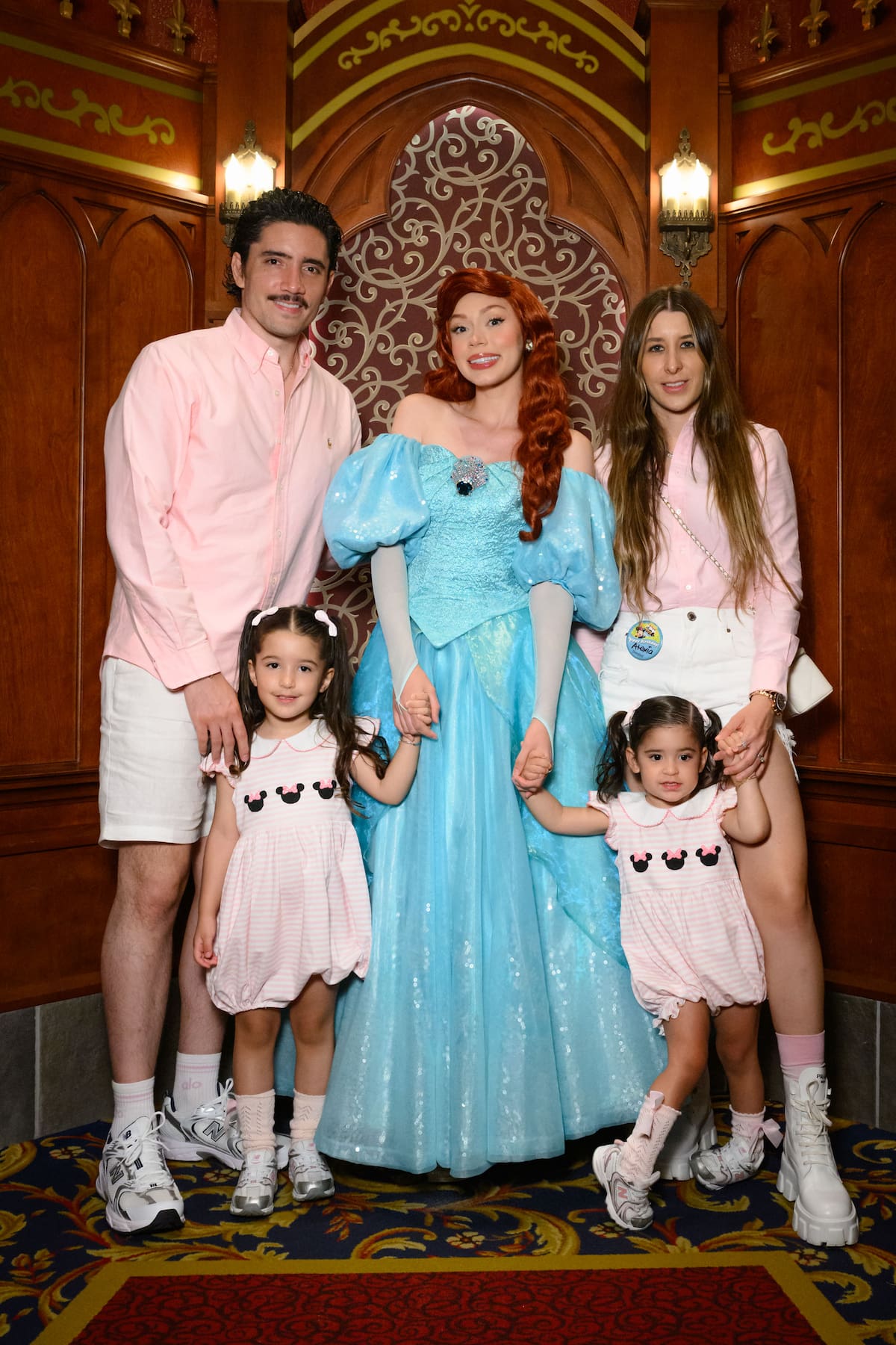 Alexia Hernández disfrutó de un día en Disneyland Park junto al cantante Alex Fernández y sus hijas, durante las celebraciones por el 70 aniversario del parque.
Foto:Cortesía.