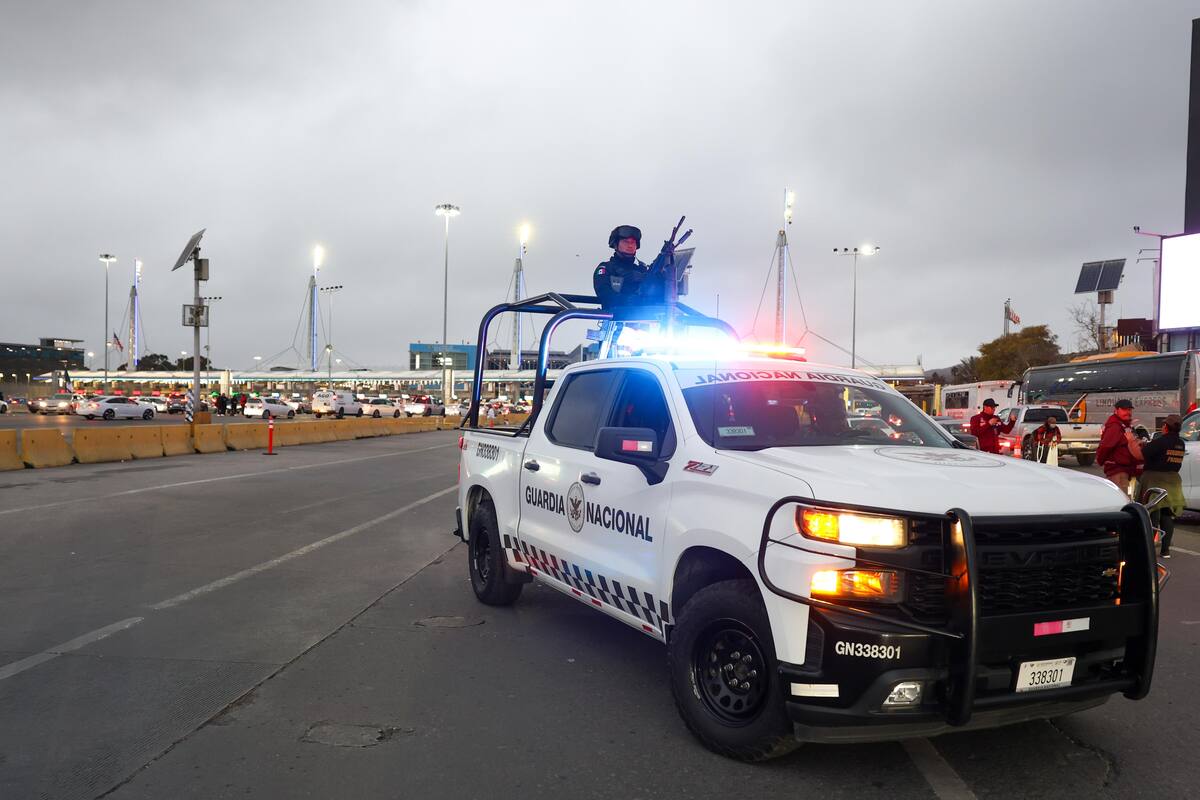 Las dependencias de seguridad comenzaron a detener coches de manera aleatoria. Foto: Abdiel Ortega