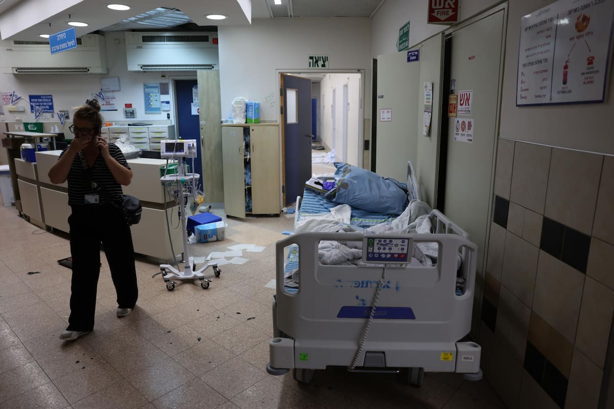 Daños en el complejo hospitalario de Soroka tras el ataque con misiles iraníes. EFE/EPA/ABIR SULTAN